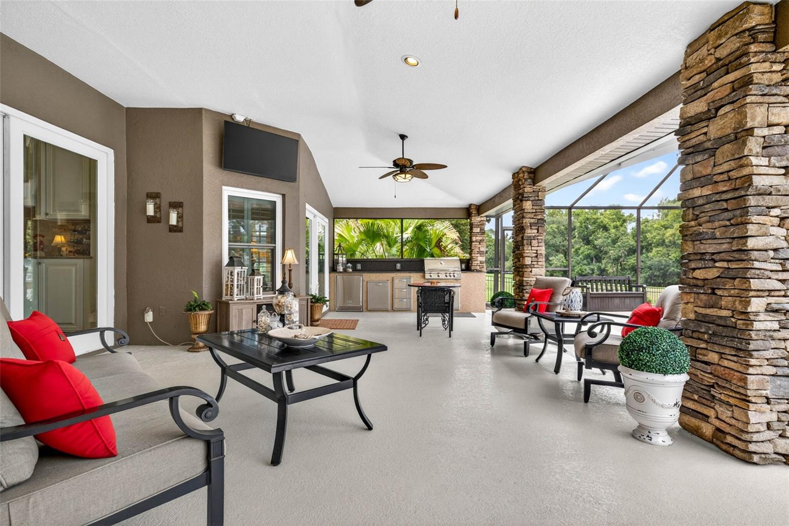 RIVER HILLS COUNTRY CLUB PH - Residential