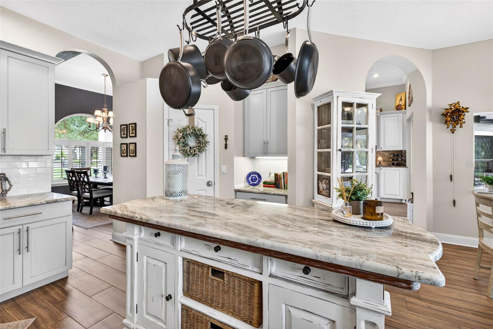 RIVER HILLS COUNTRY CLUB PH - Residential