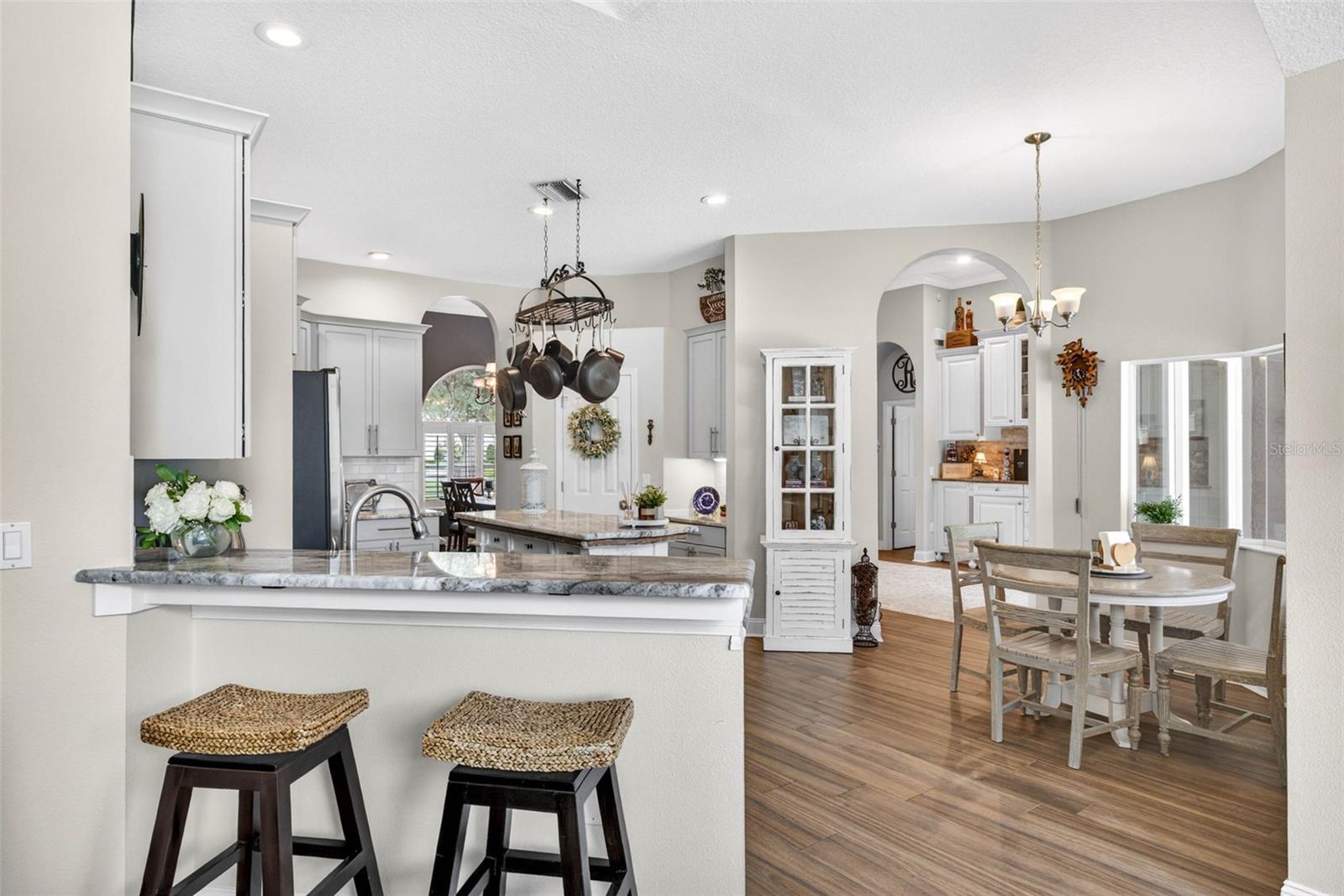 RIVER HILLS COUNTRY CLUB PH - Residential