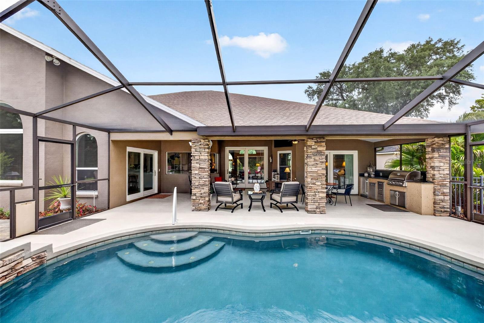 RIVER HILLS COUNTRY CLUB PH - Residential
