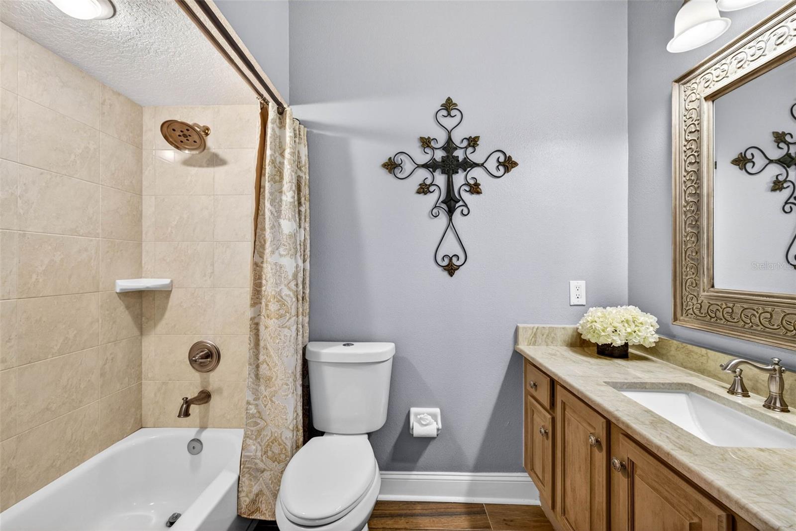 RIVER HILLS COUNTRY CLUB PH - Residential