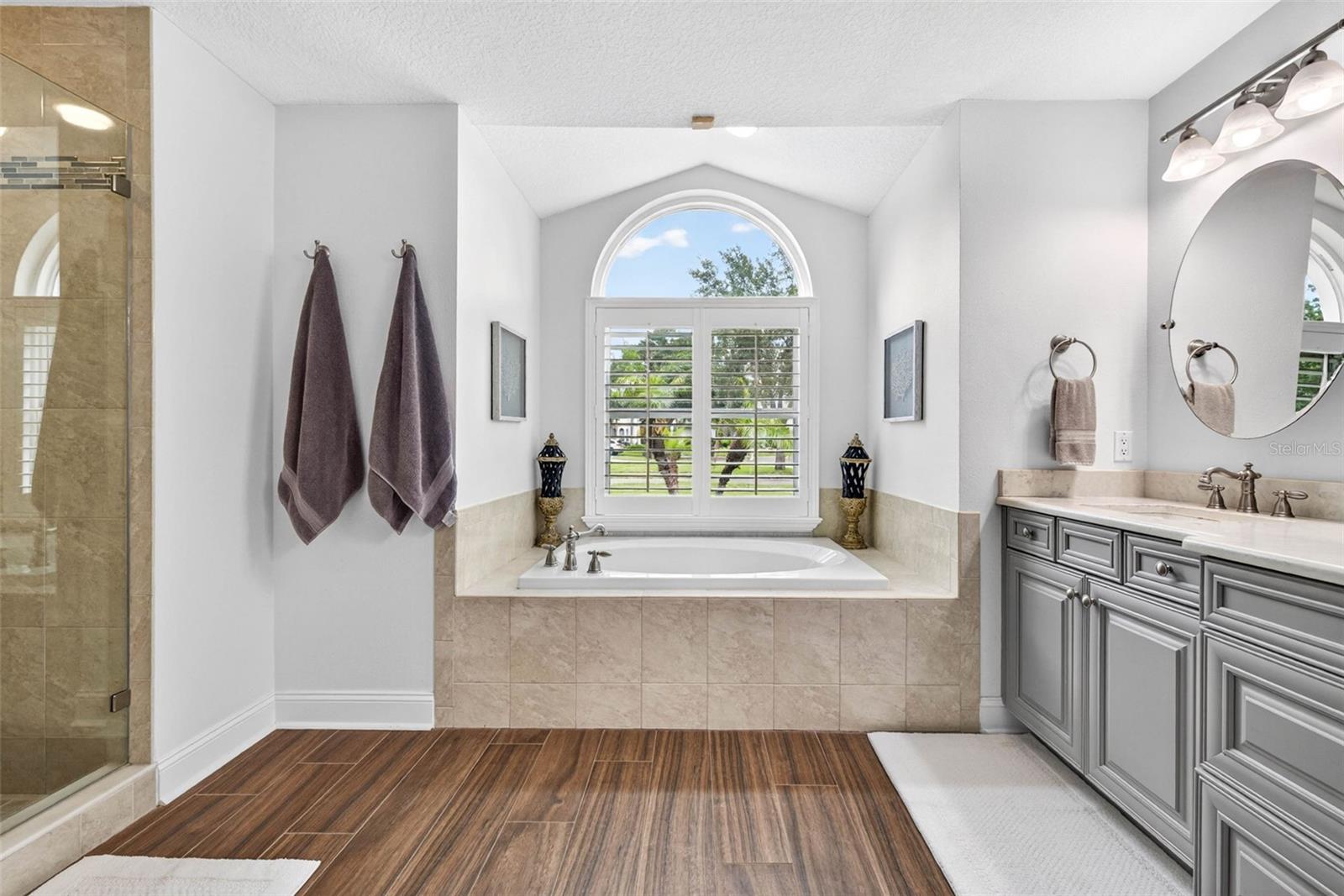 RIVER HILLS COUNTRY CLUB PH - Residential