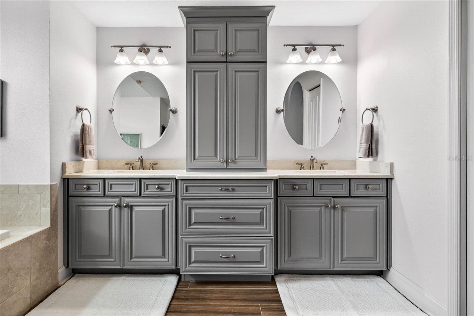 RIVER HILLS COUNTRY CLUB PH - Residential