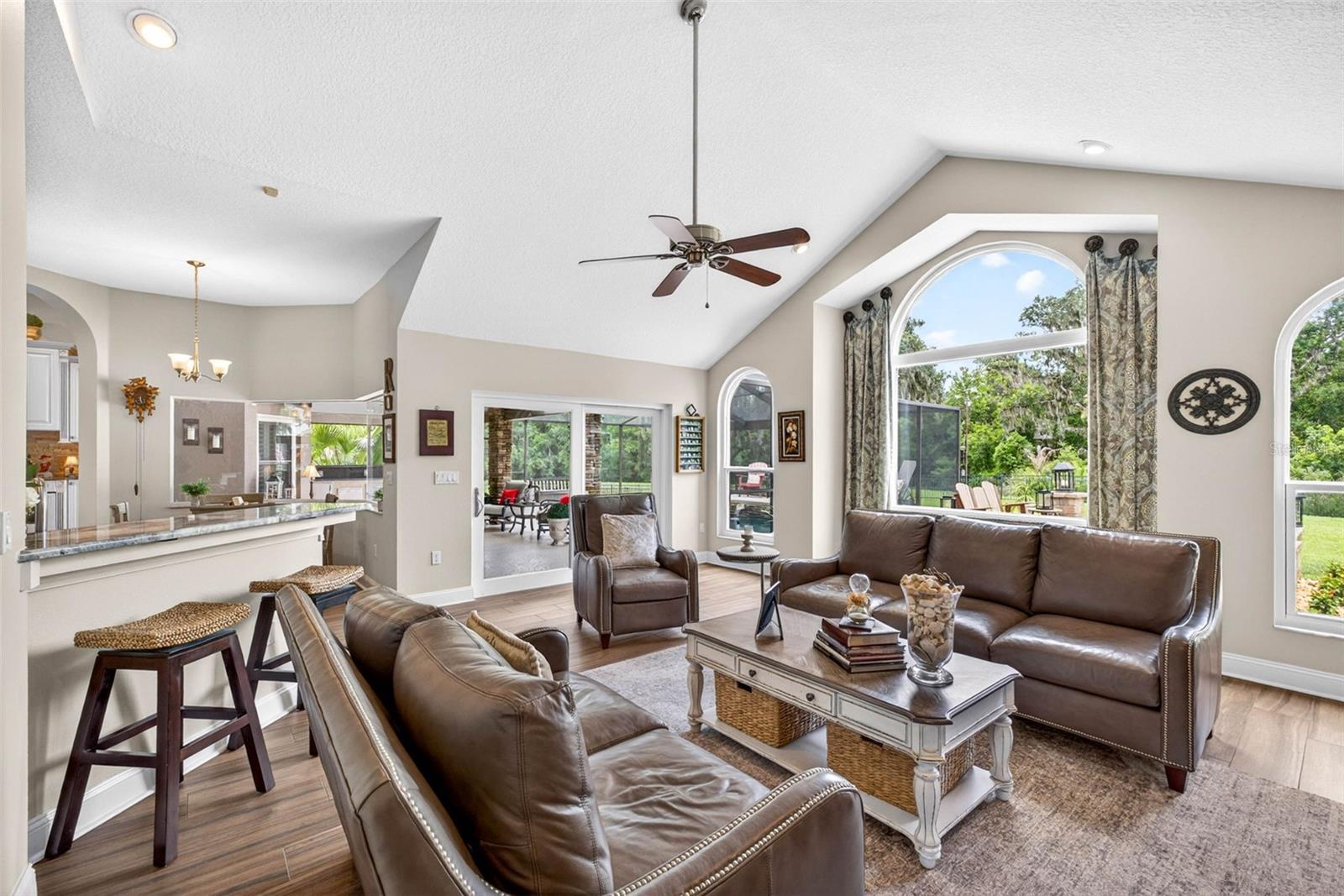 RIVER HILLS COUNTRY CLUB PH - Residential