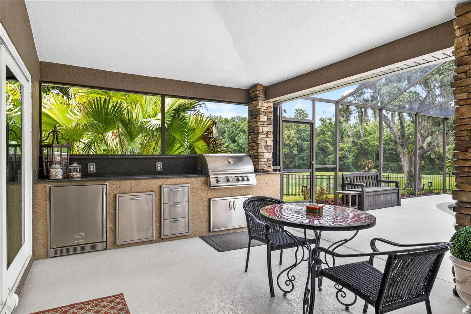 RIVER HILLS COUNTRY CLUB PH - Residential