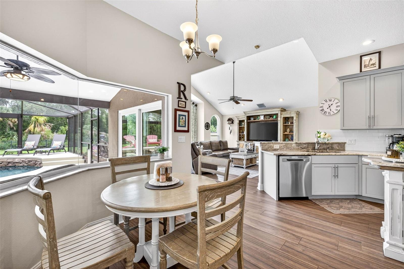 RIVER HILLS COUNTRY CLUB PH - Residential
