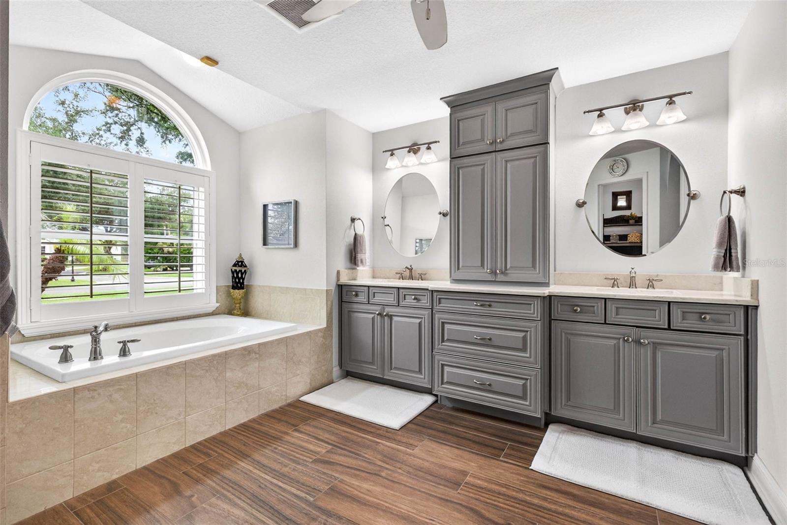 RIVER HILLS COUNTRY CLUB PH - Residential