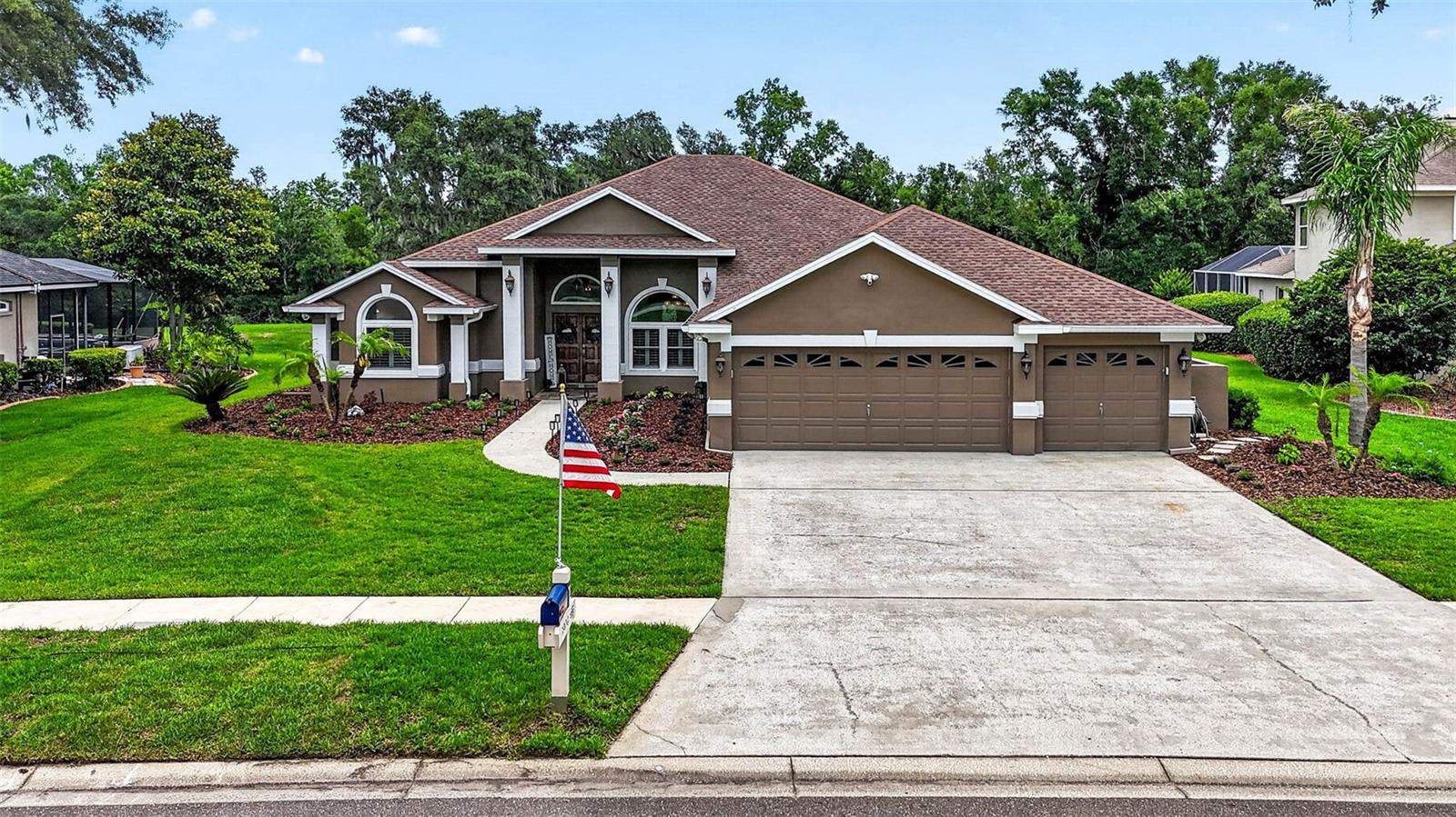 RIVER HILLS COUNTRY CLUB PH - Residential