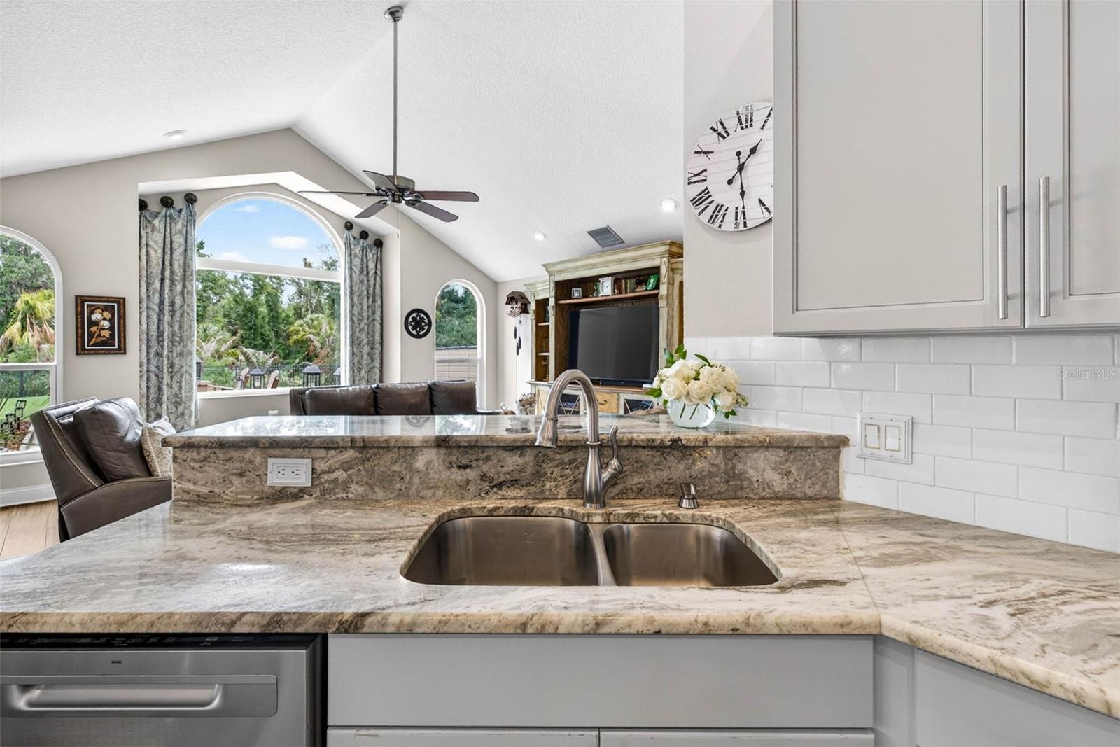 RIVER HILLS COUNTRY CLUB PH - Residential