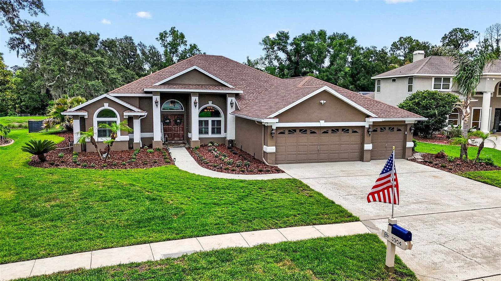 RIVER HILLS COUNTRY CLUB PH - Residential