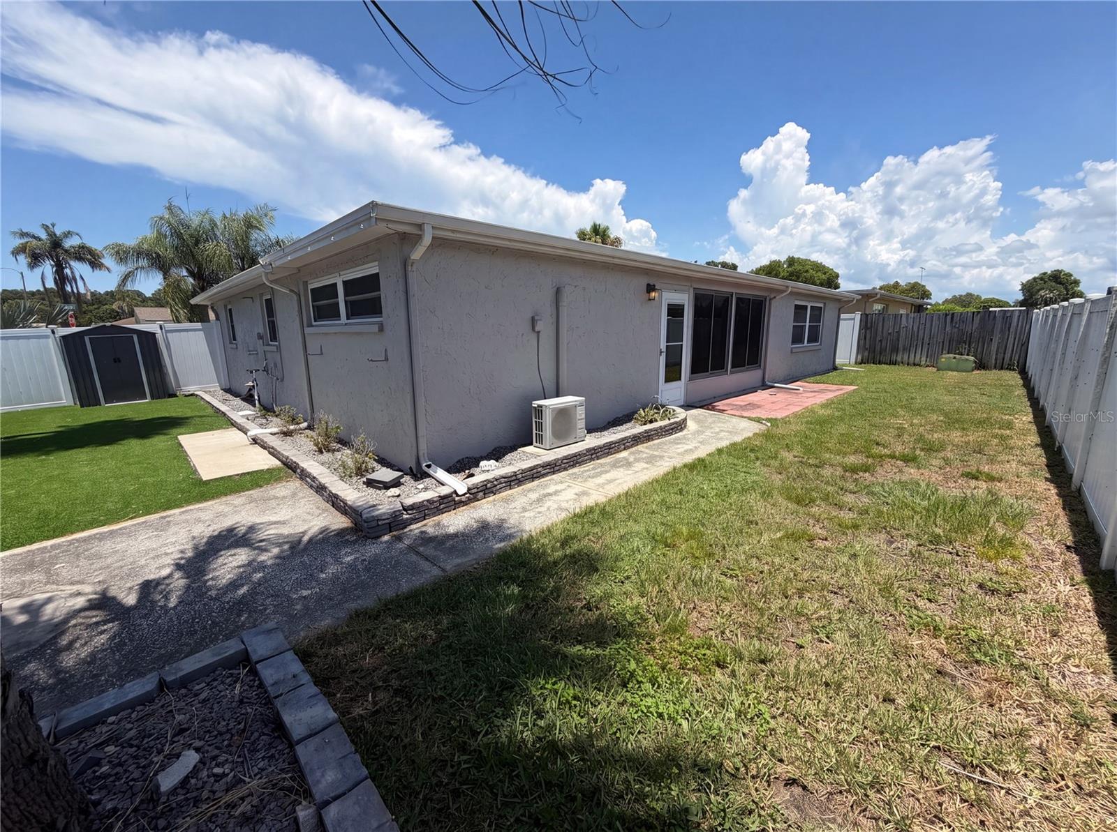 COLONIAL HILLS - Residential