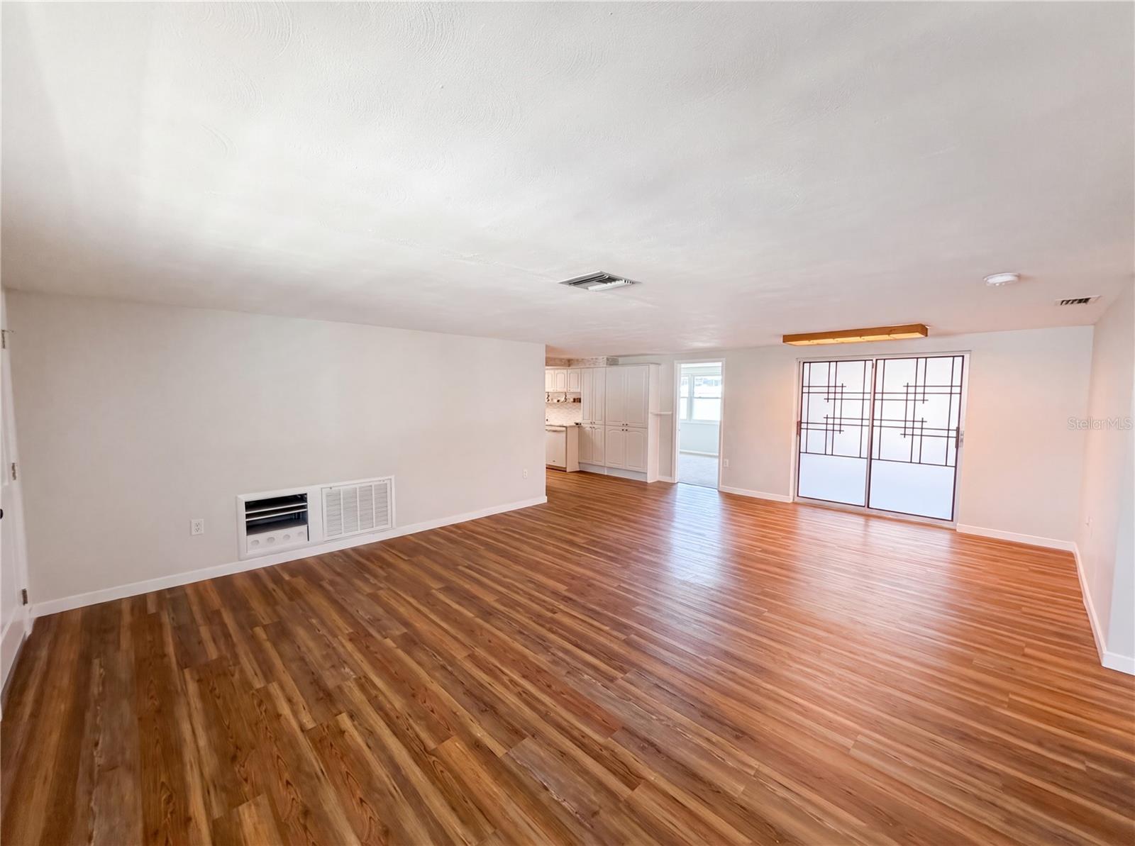 COLONIAL HILLS - Residential