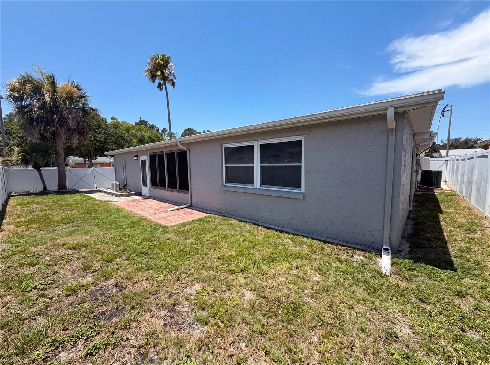 COLONIAL HILLS - Residential