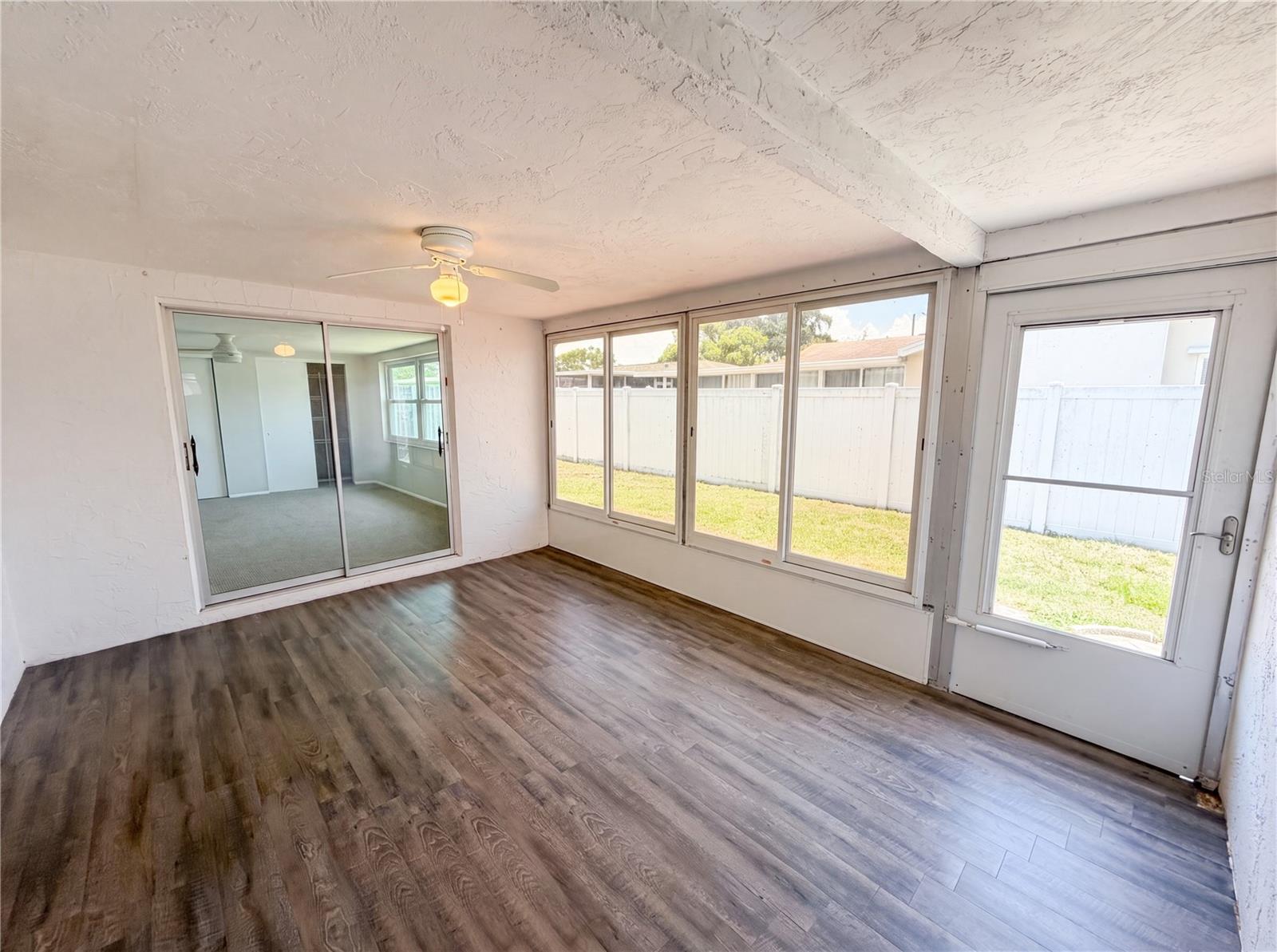 COLONIAL HILLS - Residential