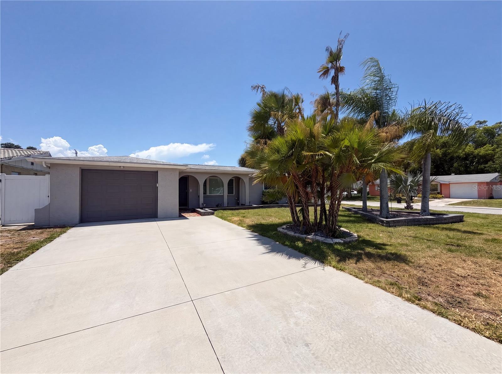 COLONIAL HILLS - Residential