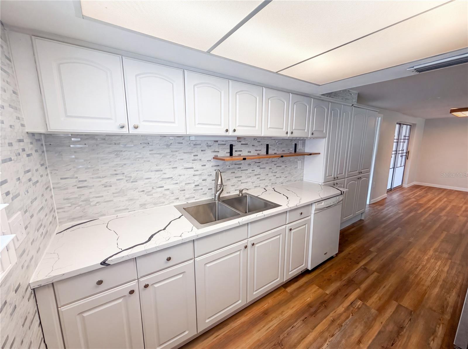 COLONIAL HILLS - Residential