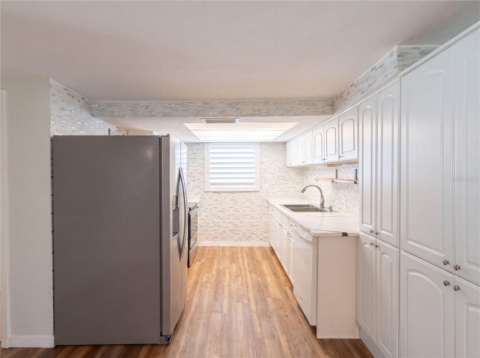 COLONIAL HILLS - Residential
