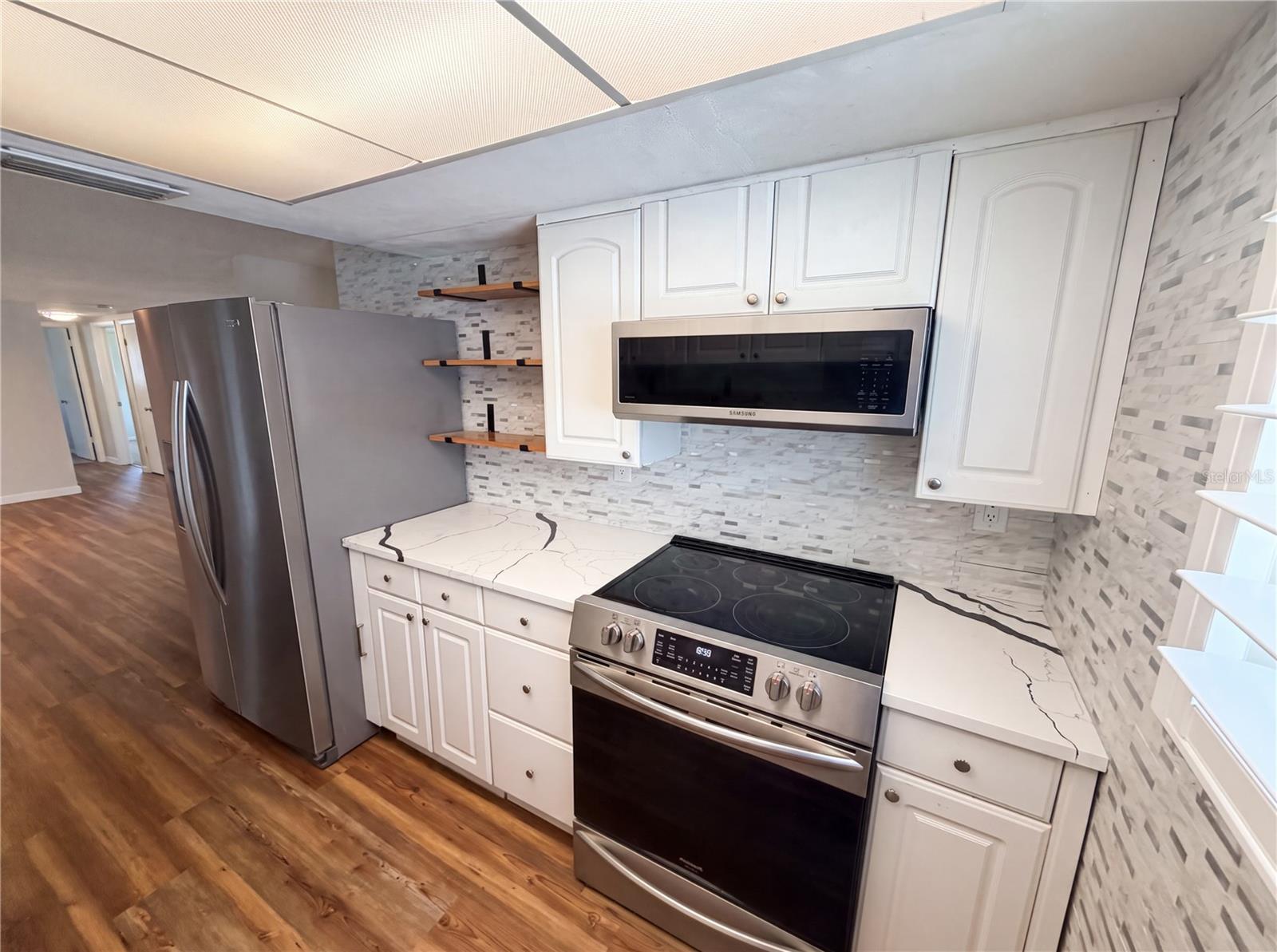 COLONIAL HILLS - Residential