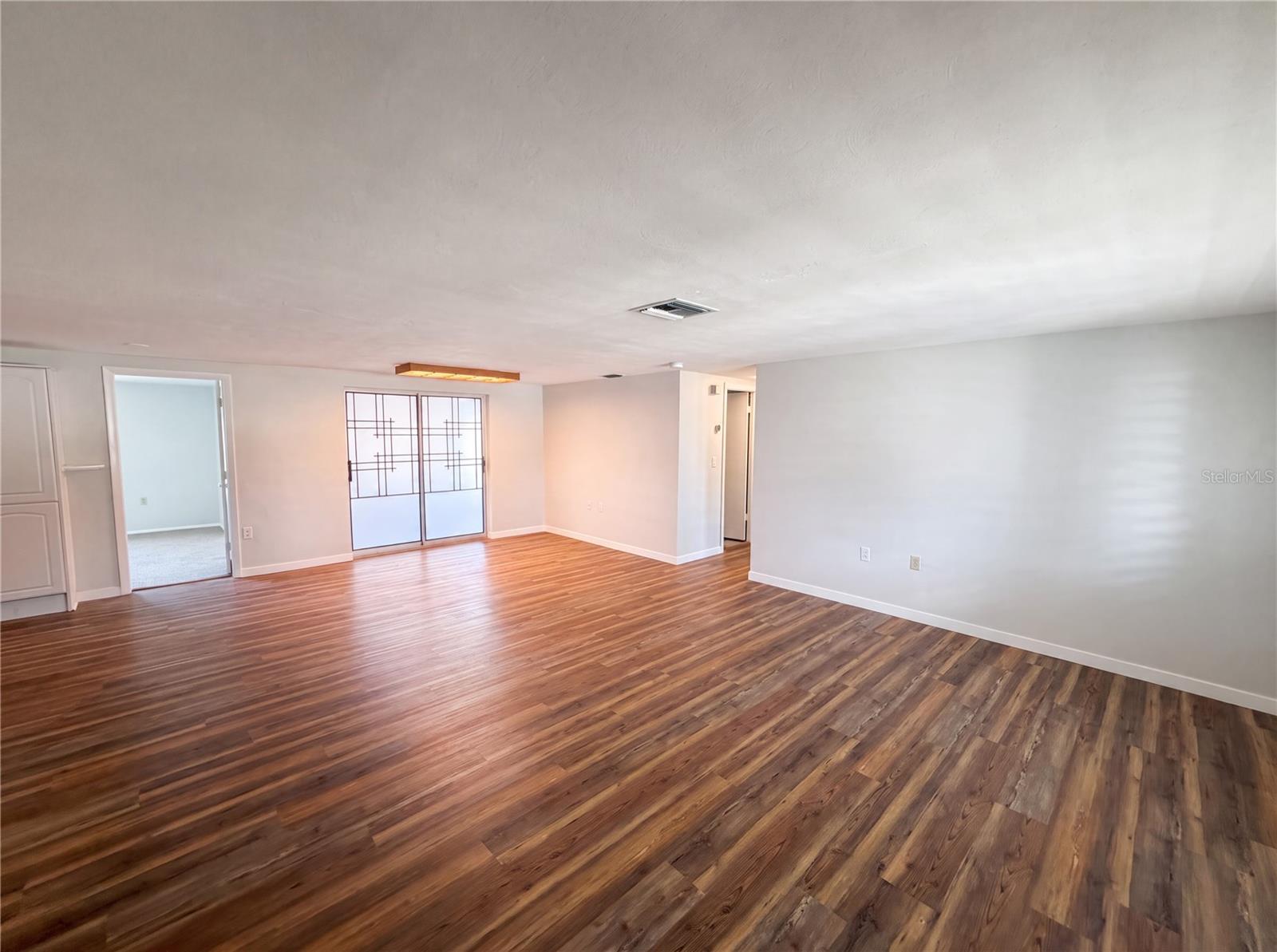 COLONIAL HILLS - Residential