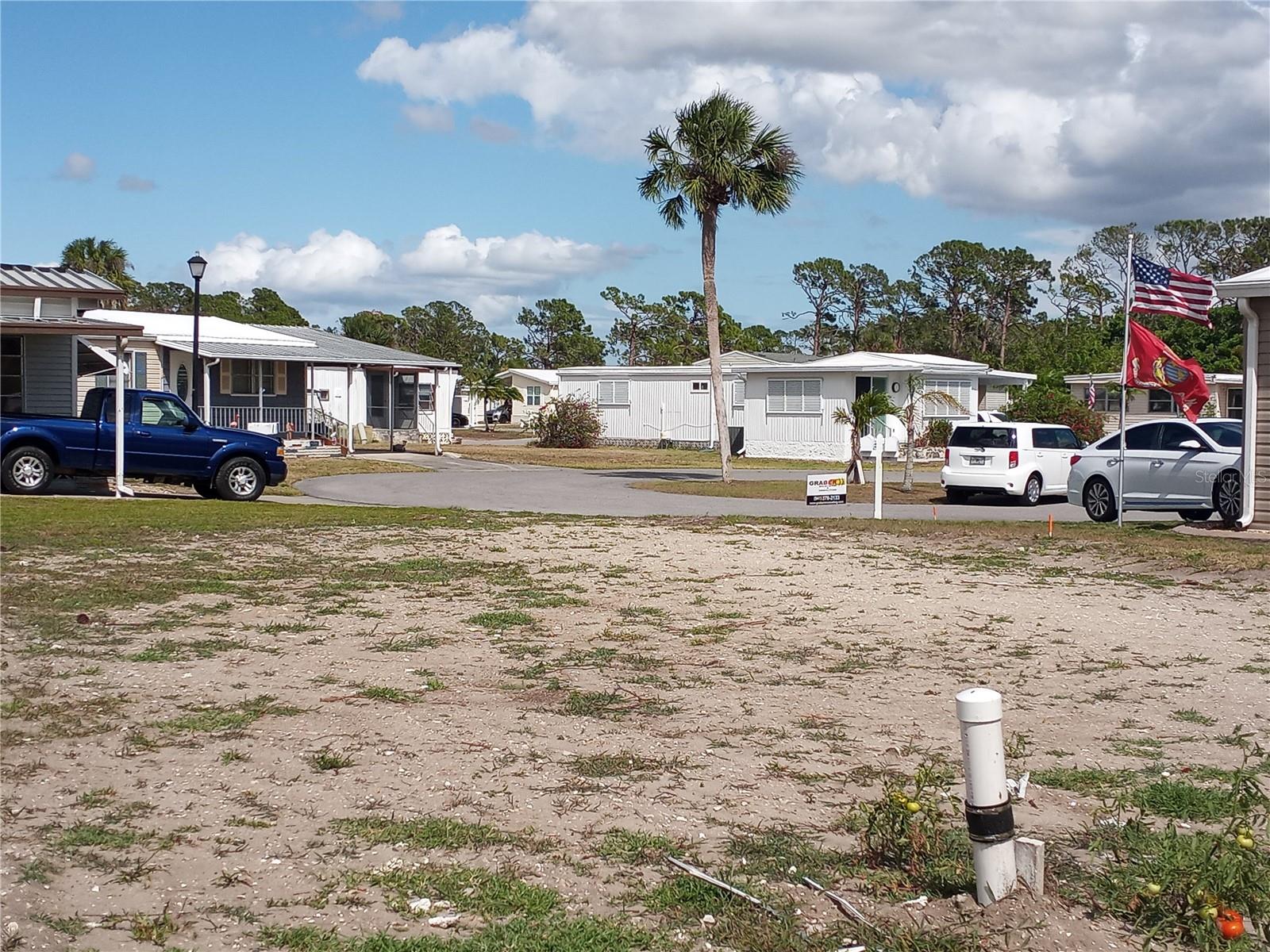 HOLIDAY PARK - Land