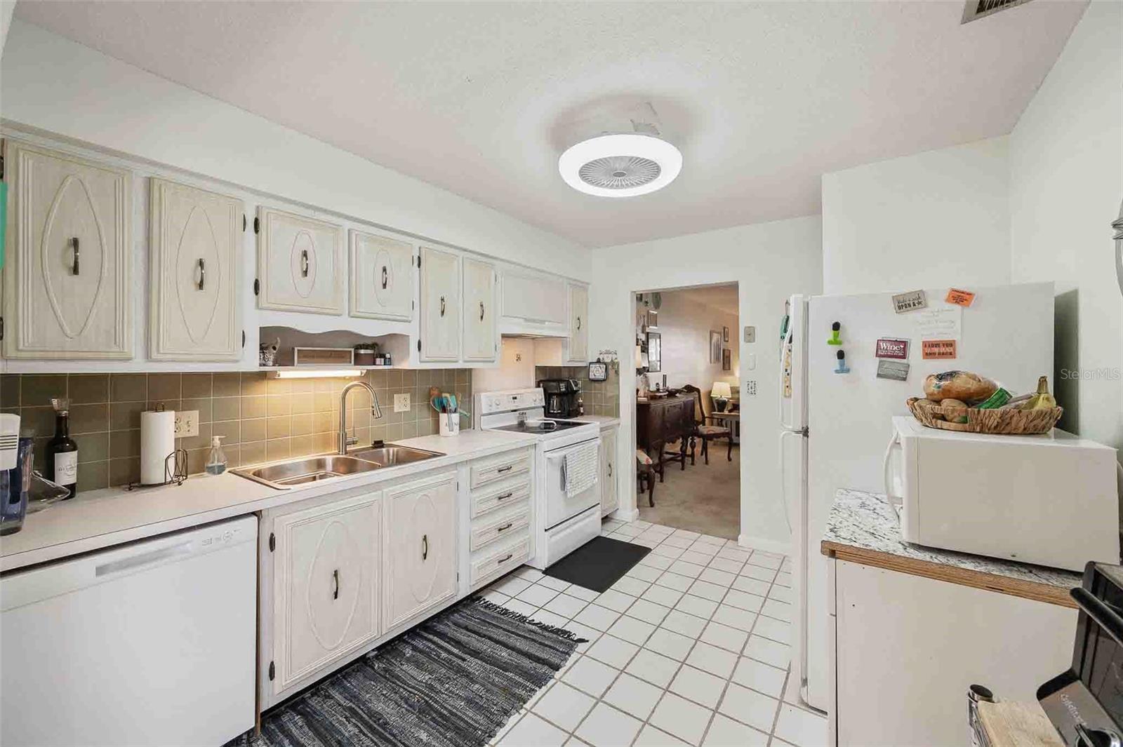 TWIN OAKS APTS - Residential