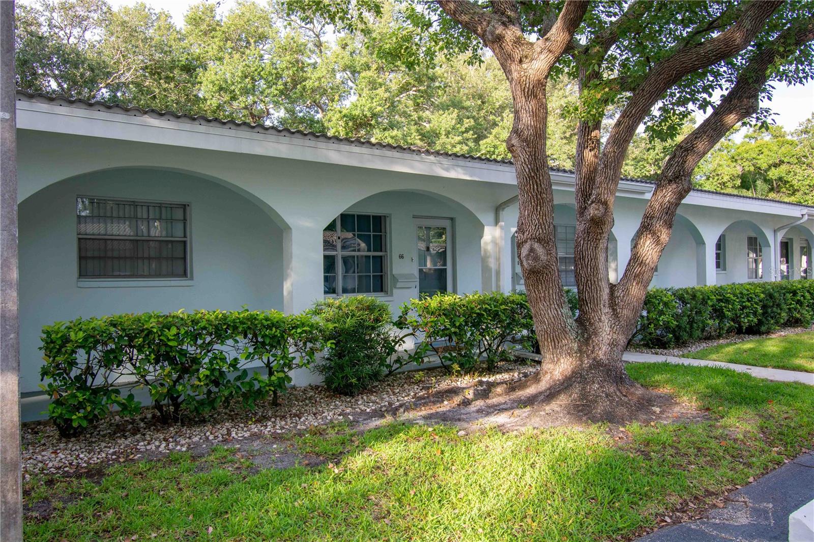 TWIN OAKS APTS - Residential
