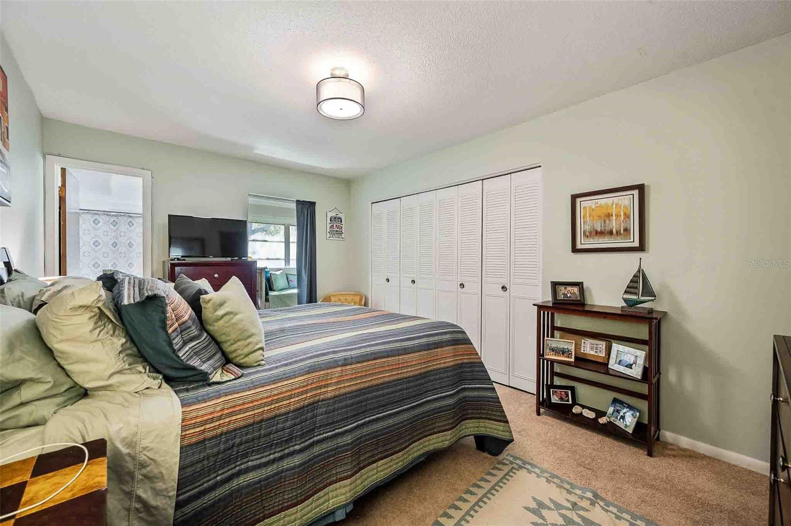 TWIN OAKS APTS - Residential