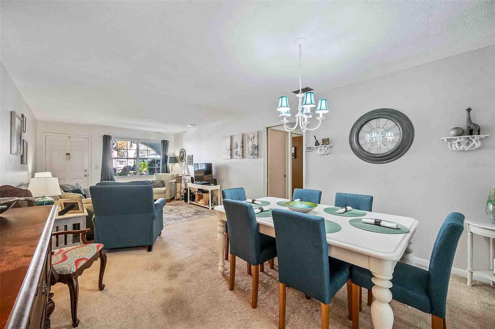 TWIN OAKS APTS - Residential