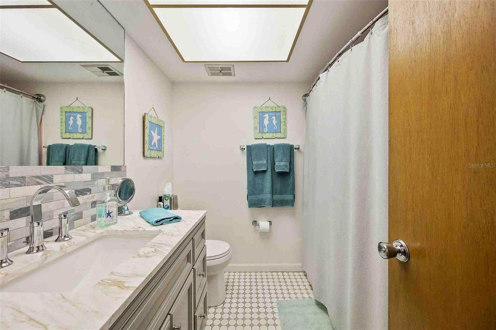 TWIN OAKS APTS - Residential