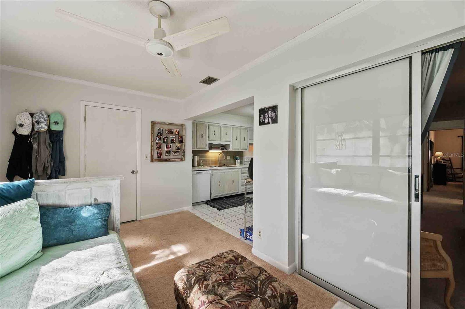 TWIN OAKS APTS - Residential