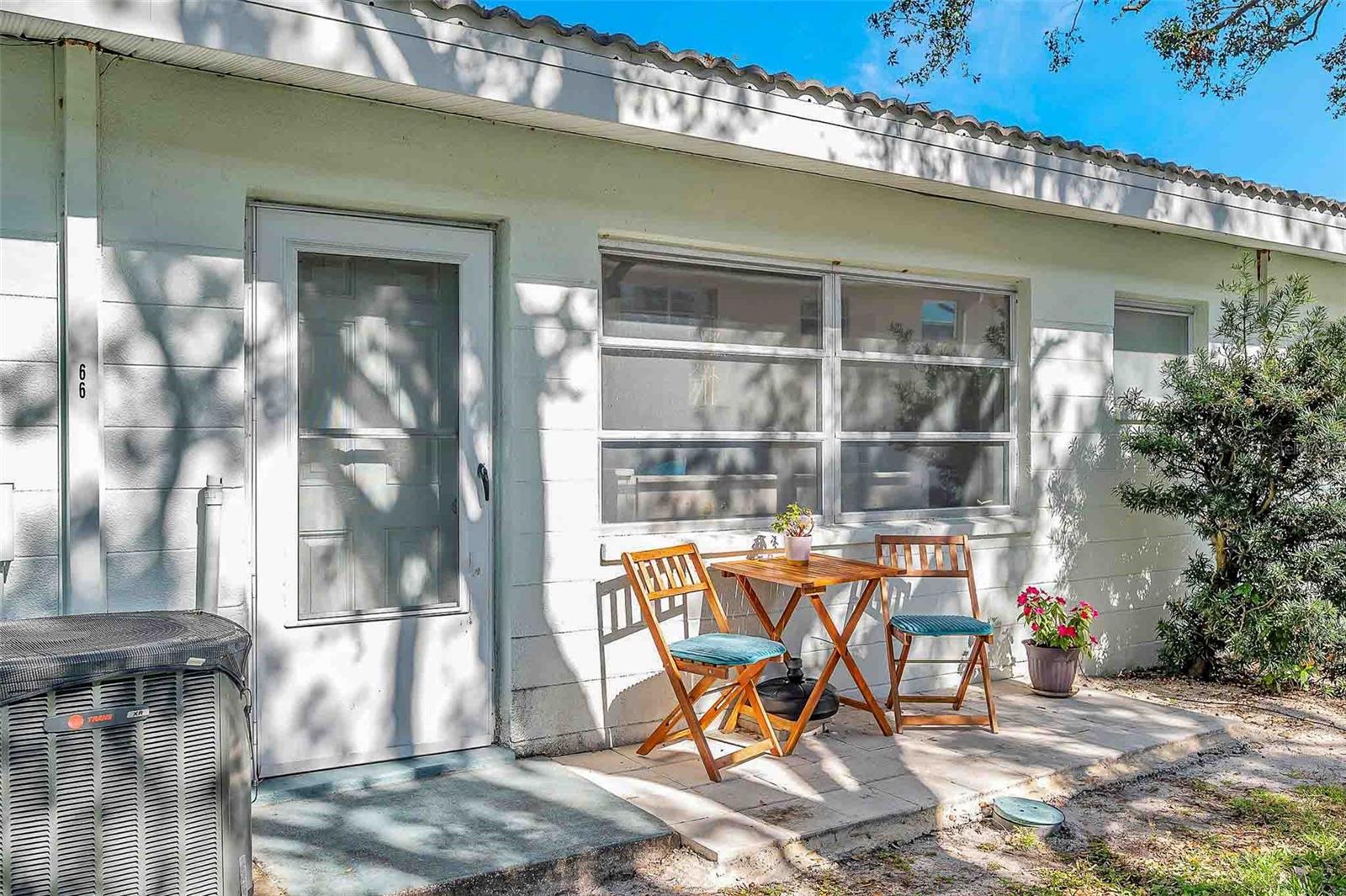 TWIN OAKS APTS - Residential