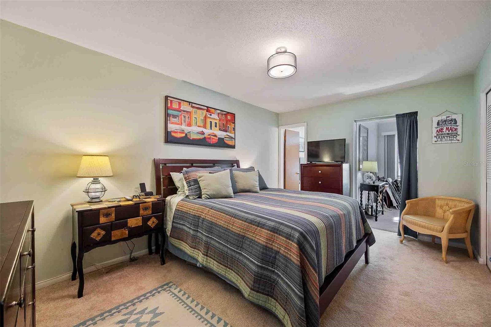 TWIN OAKS APTS - Residential