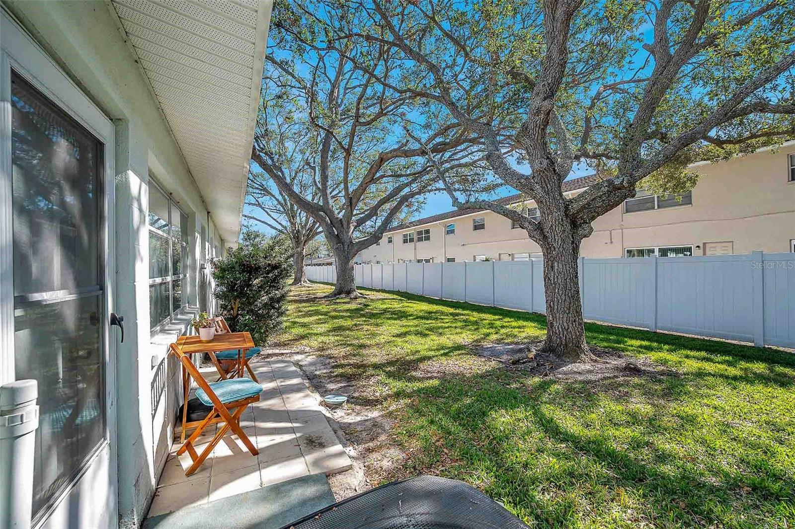 TWIN OAKS APTS - Residential