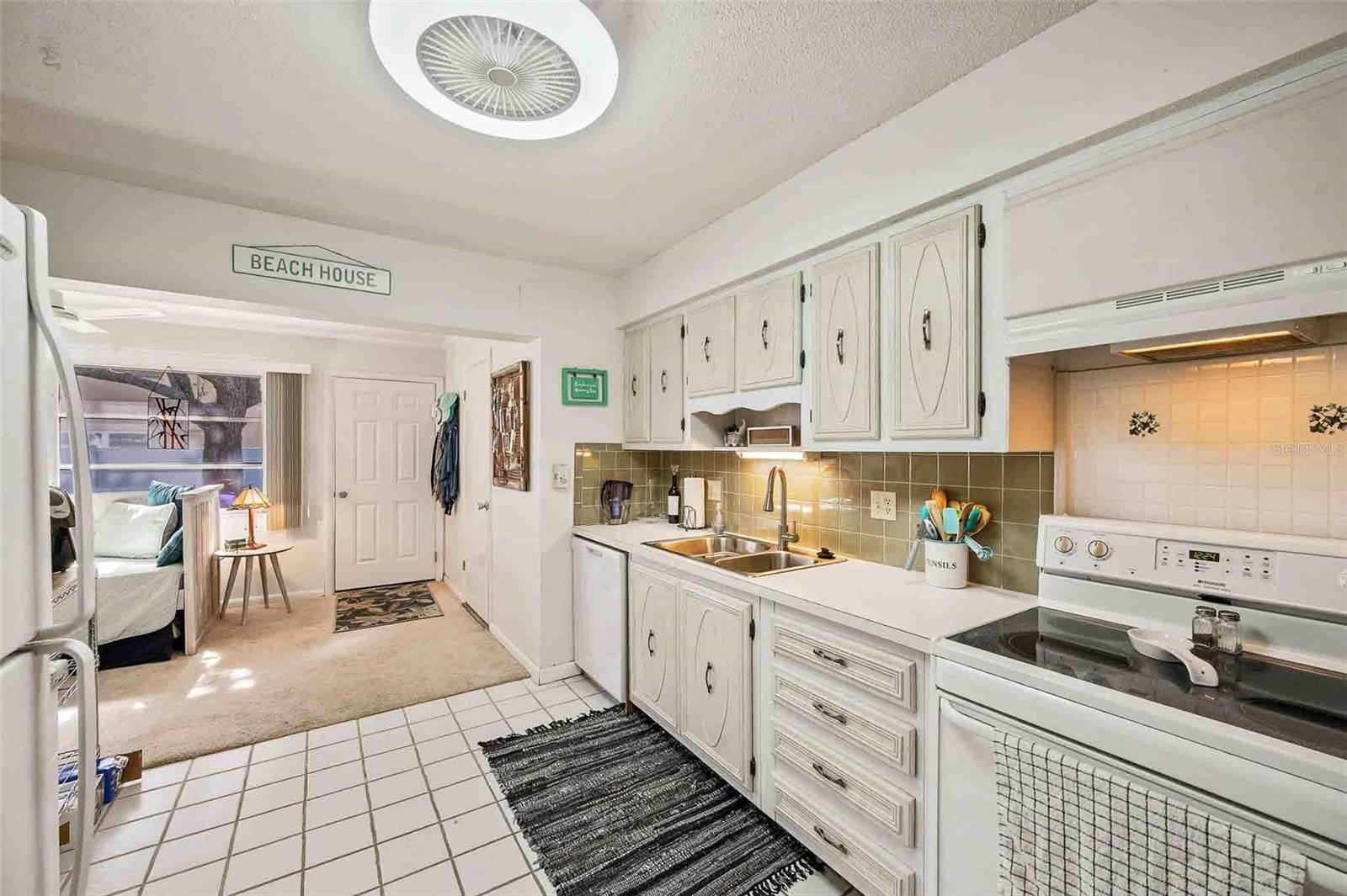 TWIN OAKS APTS - Residential
