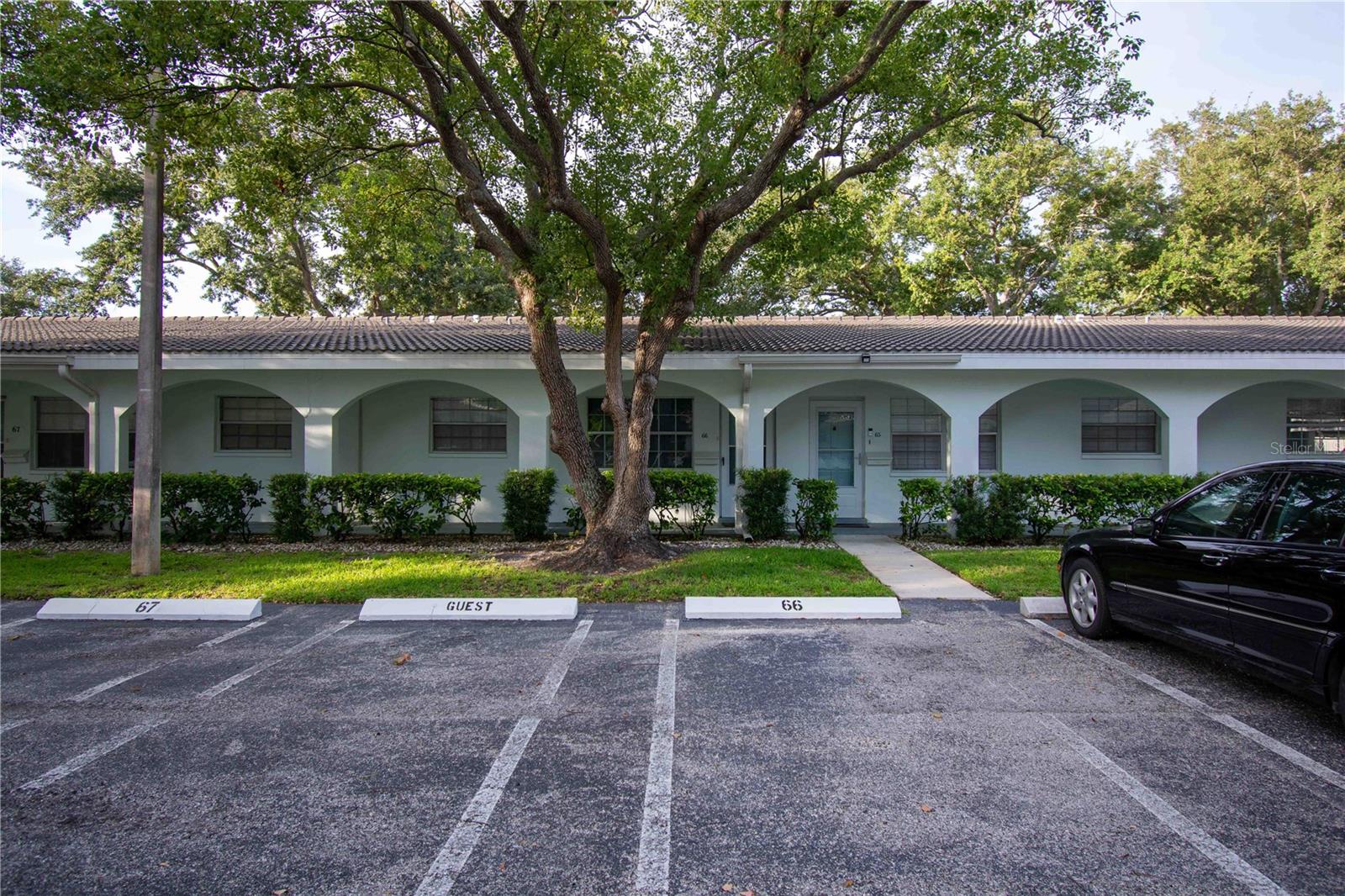 TWIN OAKS APTS - Residential