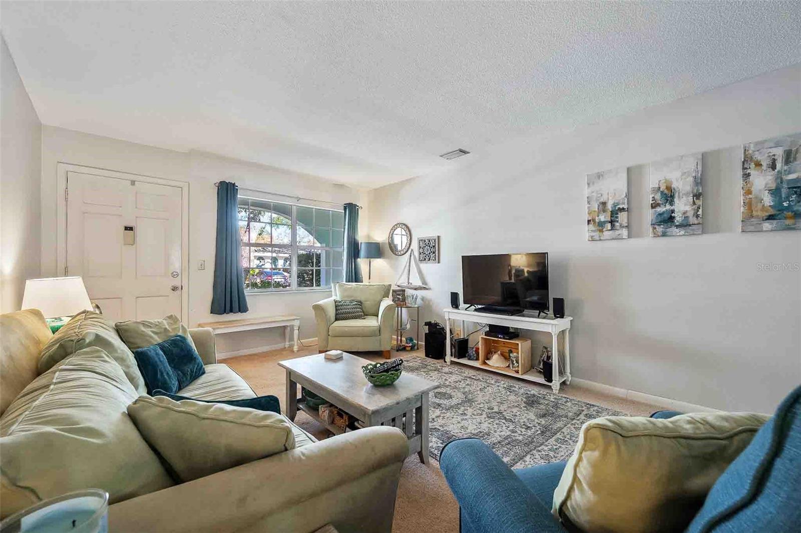 TWIN OAKS APTS - Residential