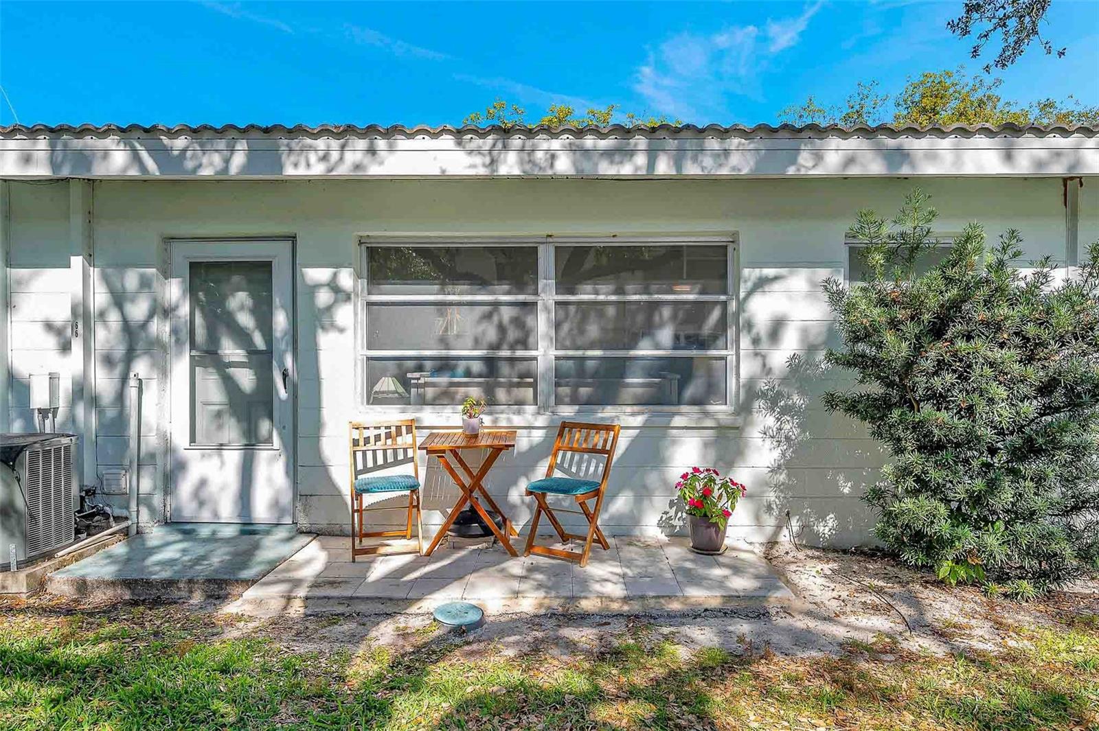 TWIN OAKS APTS - Residential