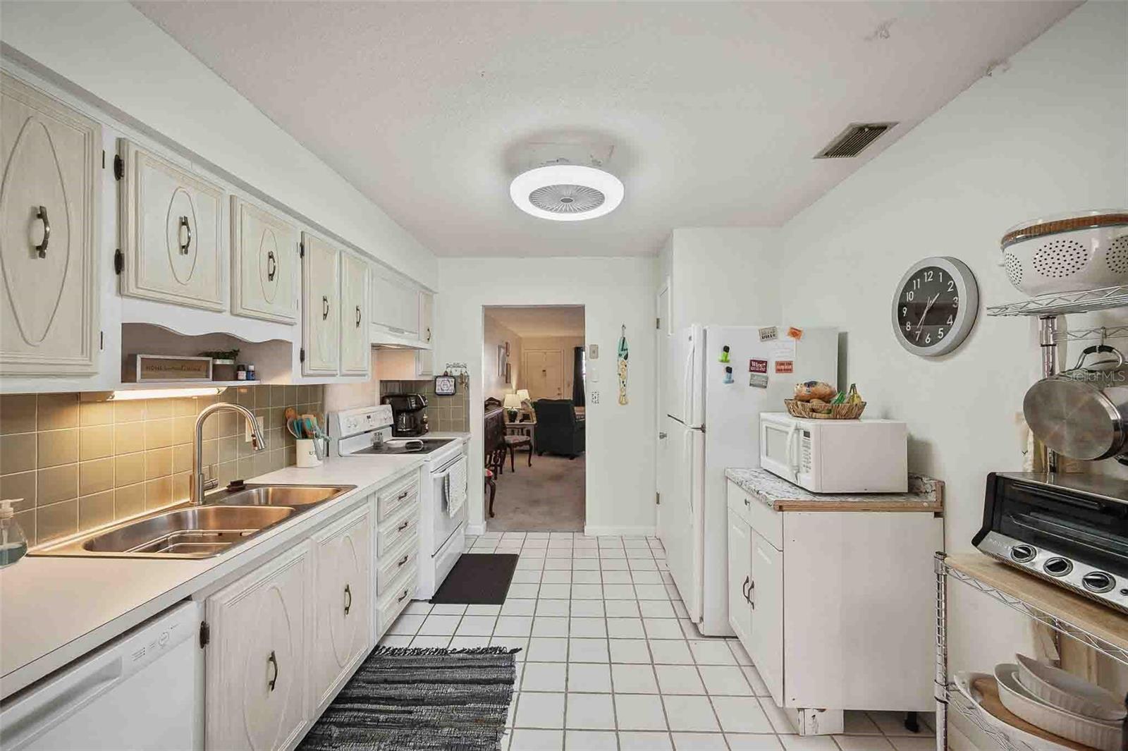 TWIN OAKS APTS - Residential
