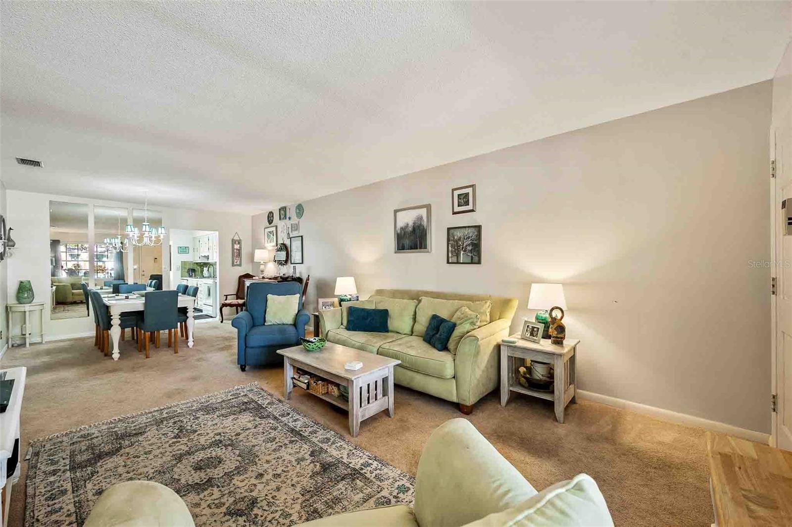 TWIN OAKS APTS - Residential