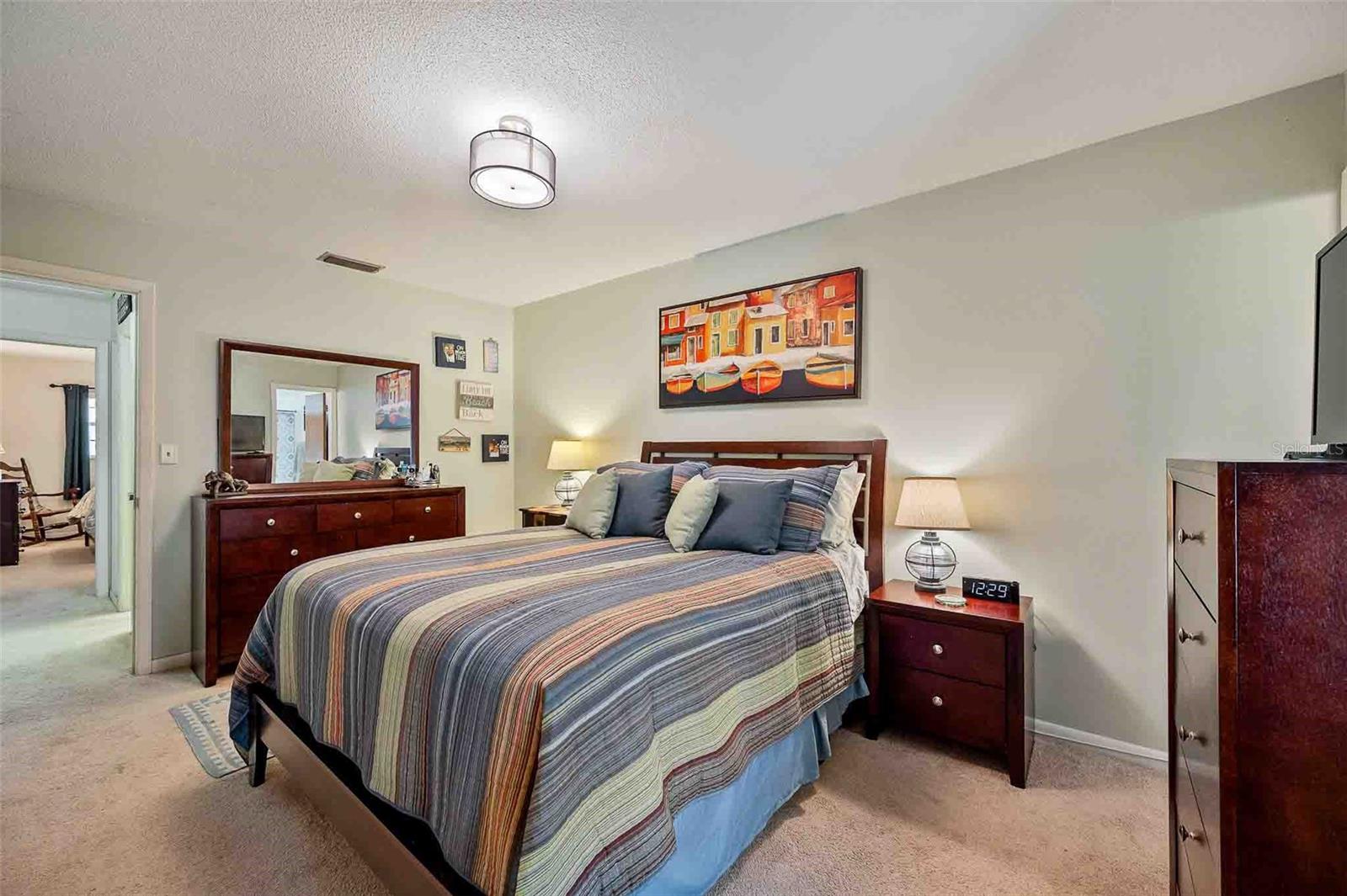 TWIN OAKS APTS - Residential