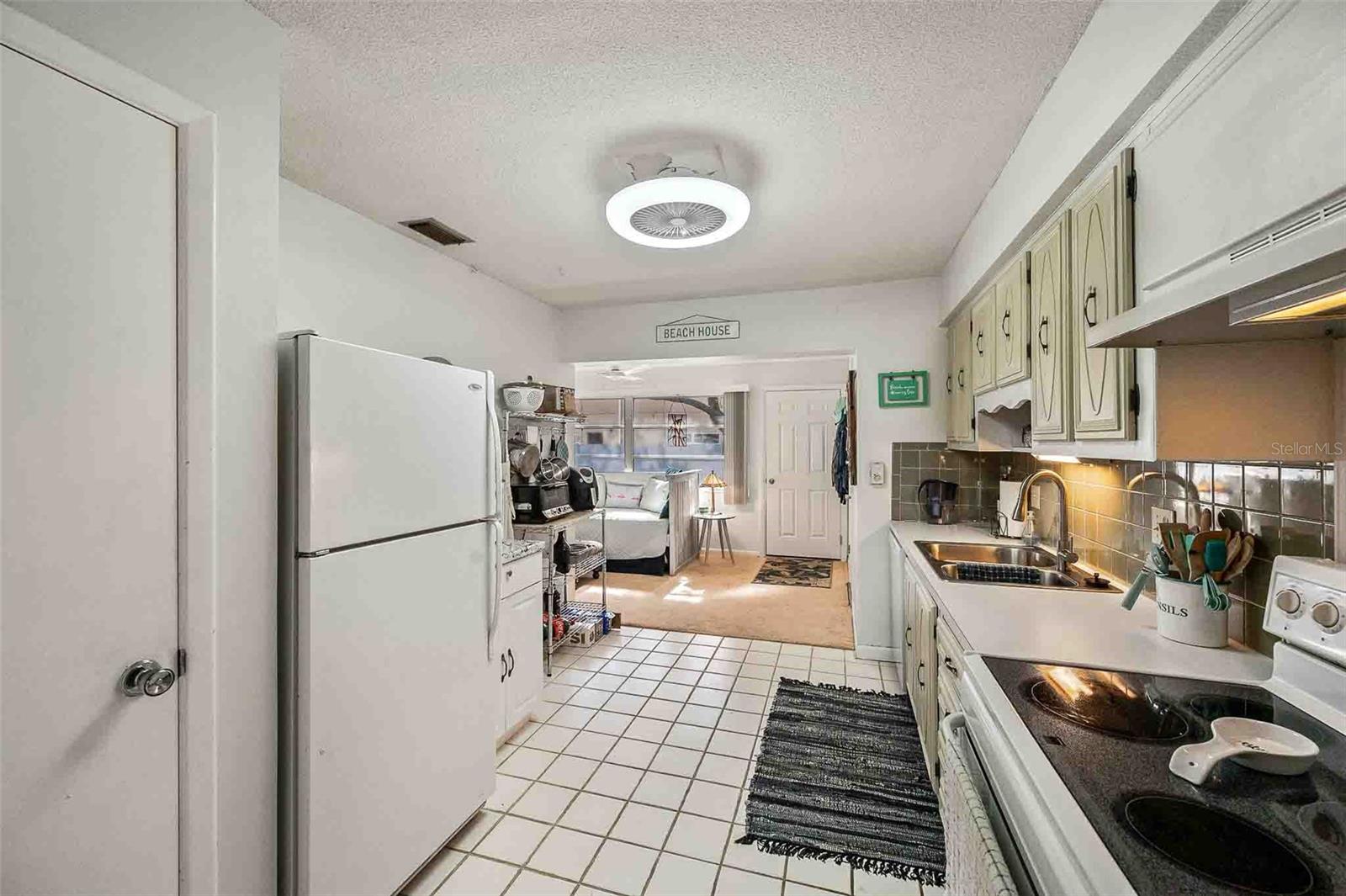 TWIN OAKS APTS - Residential