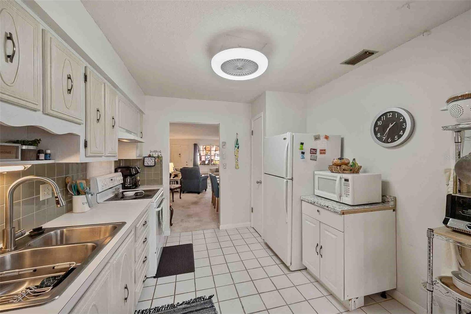 TWIN OAKS APTS - Residential