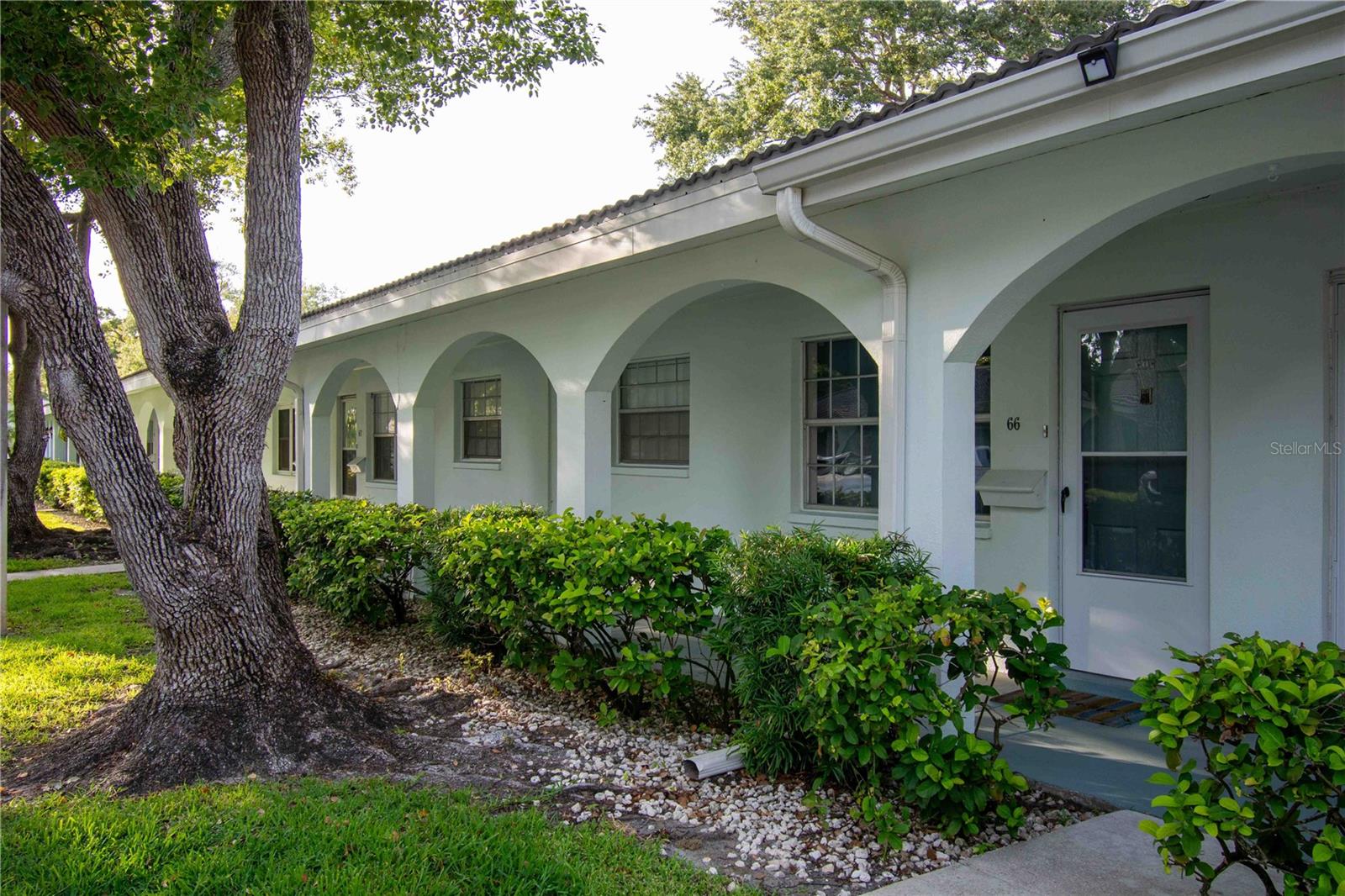 TWIN OAKS APTS - Residential