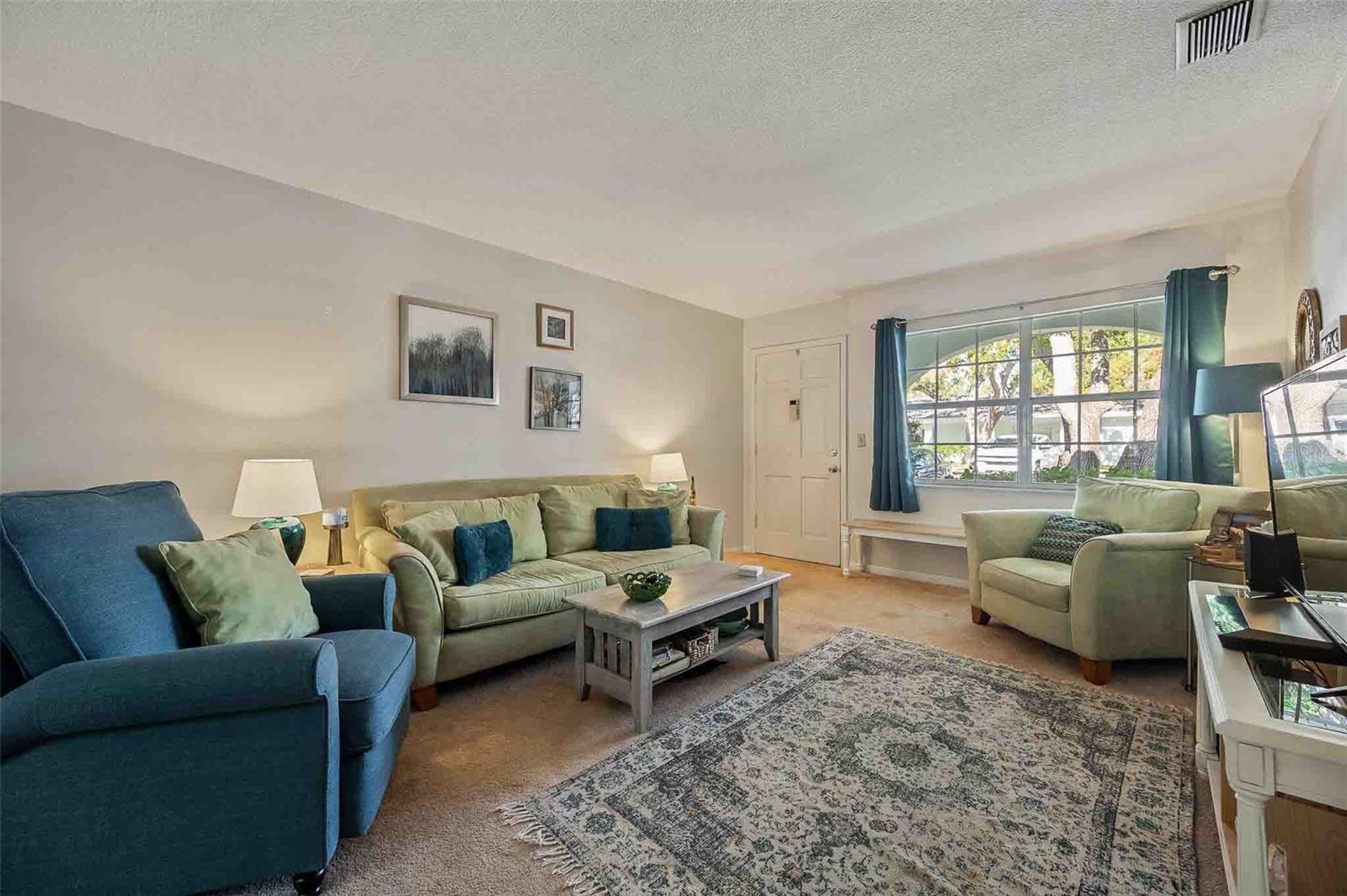 TWIN OAKS APTS - Residential