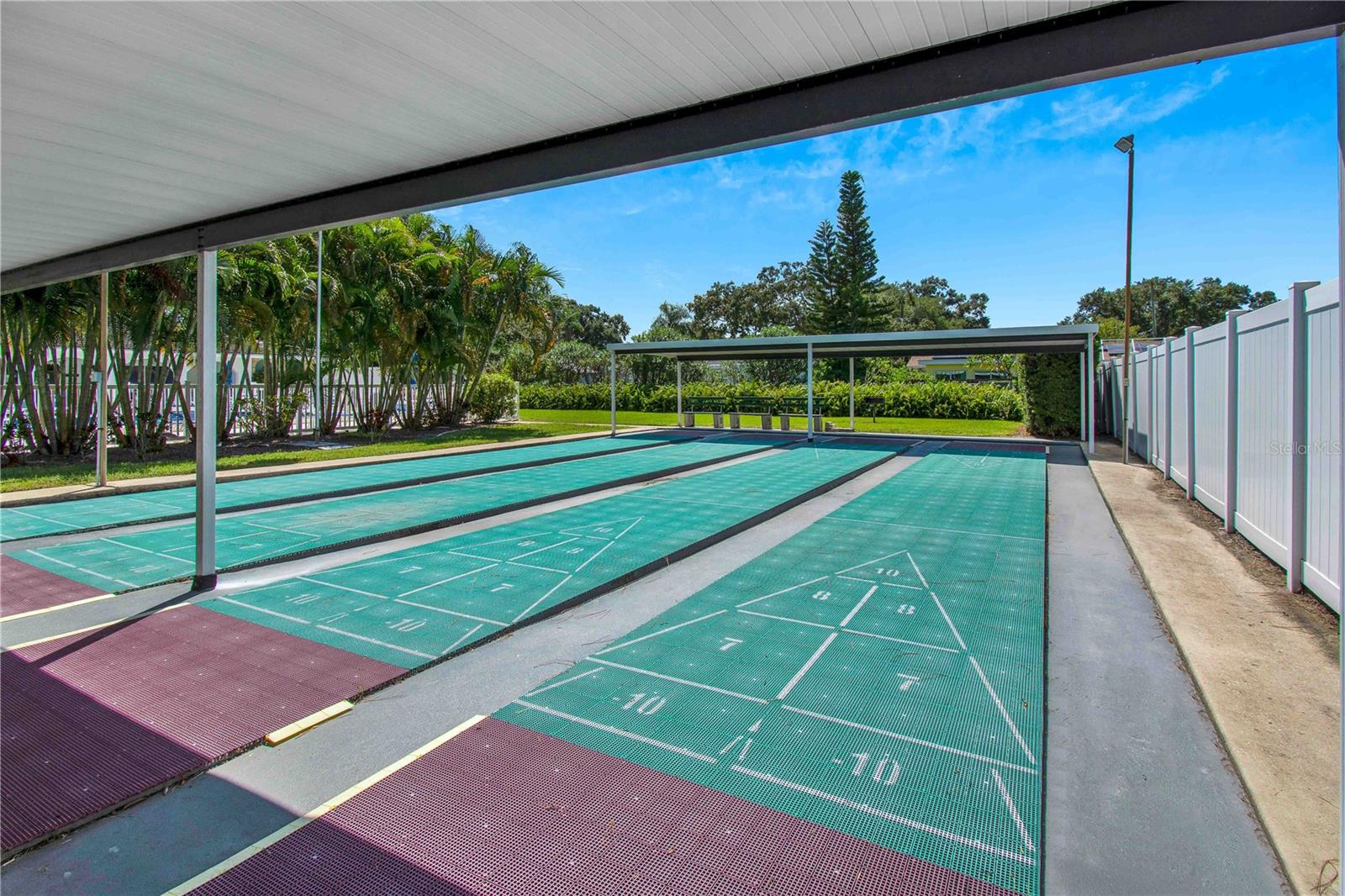 TWIN OAKS APTS - Residential