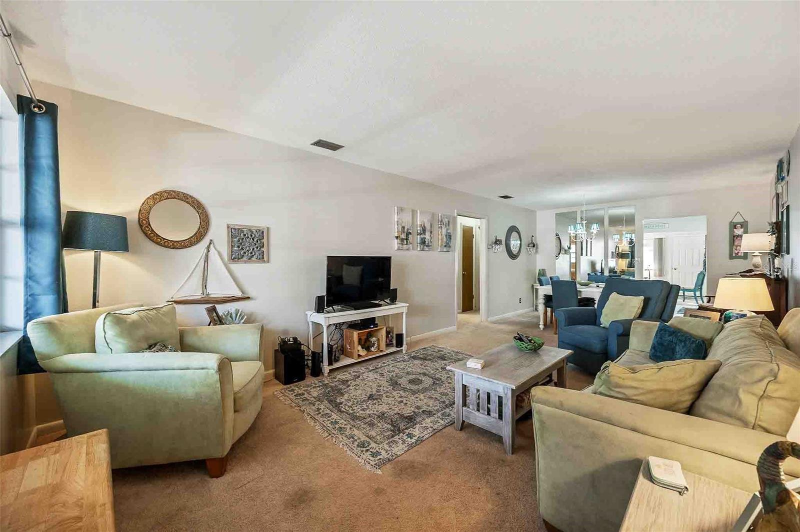 TWIN OAKS APTS - Residential