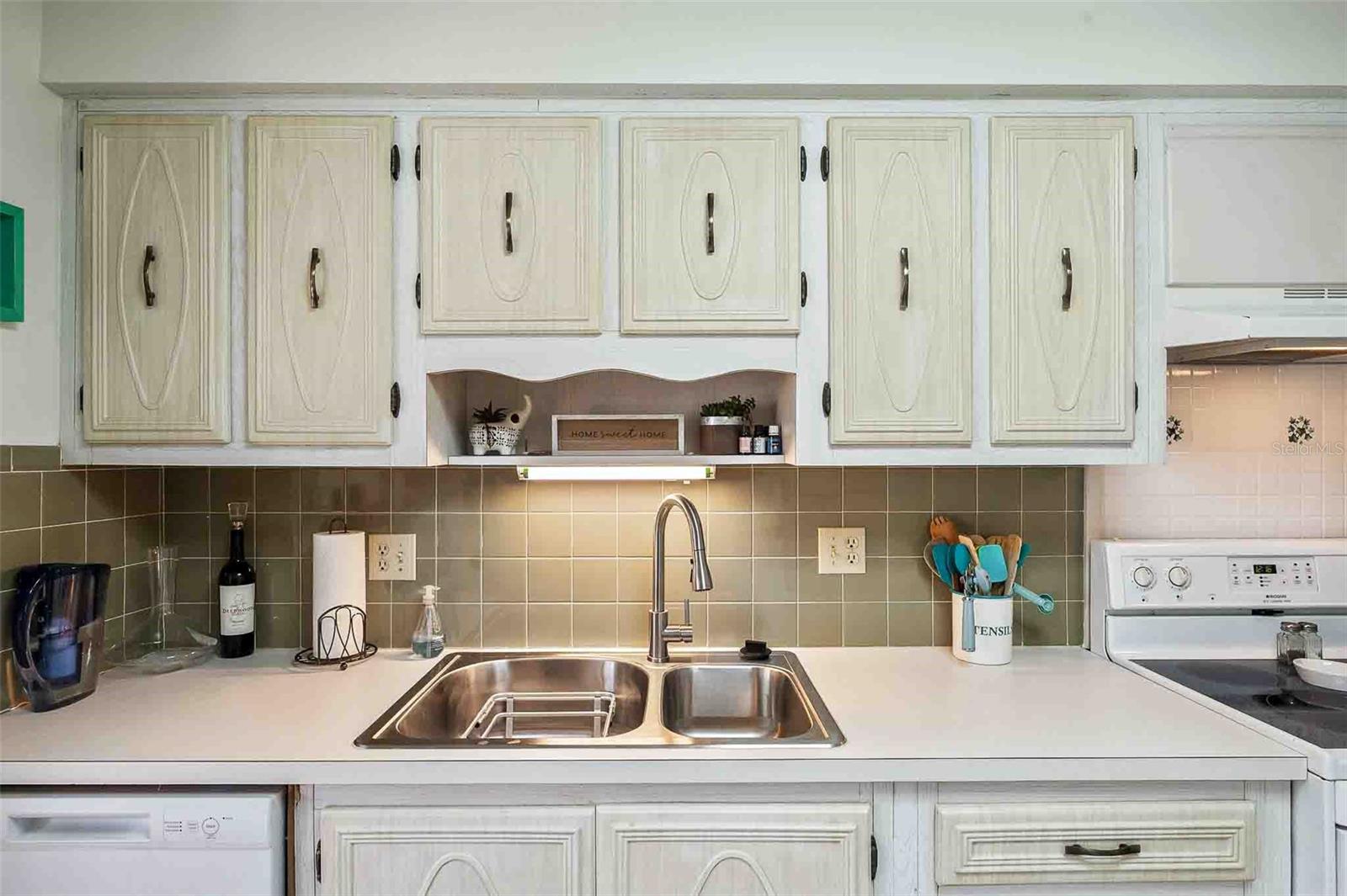 TWIN OAKS APTS - Residential