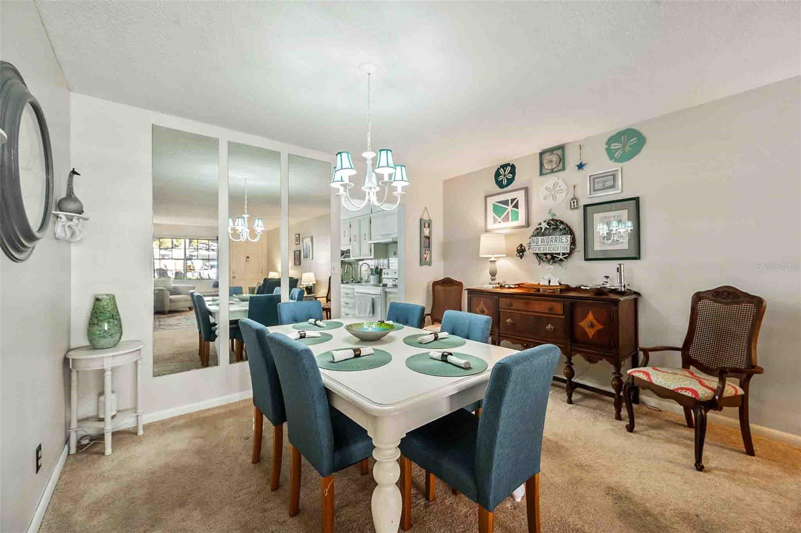 TWIN OAKS APTS - Residential