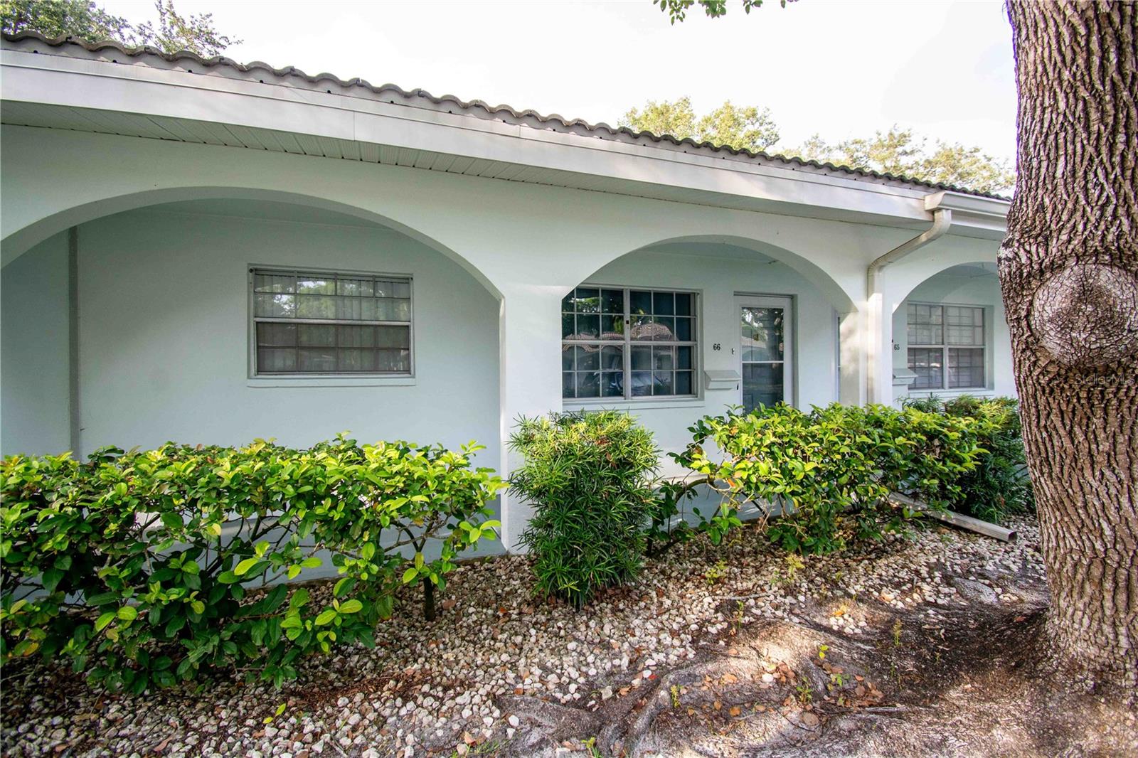 TWIN OAKS APTS - Residential