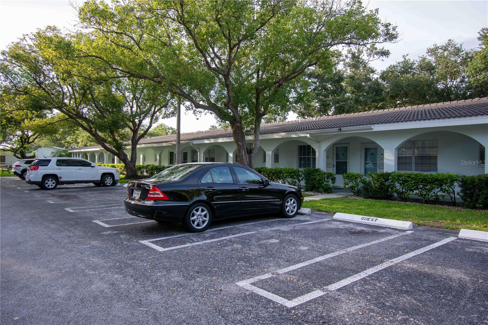 TWIN OAKS APTS - Residential